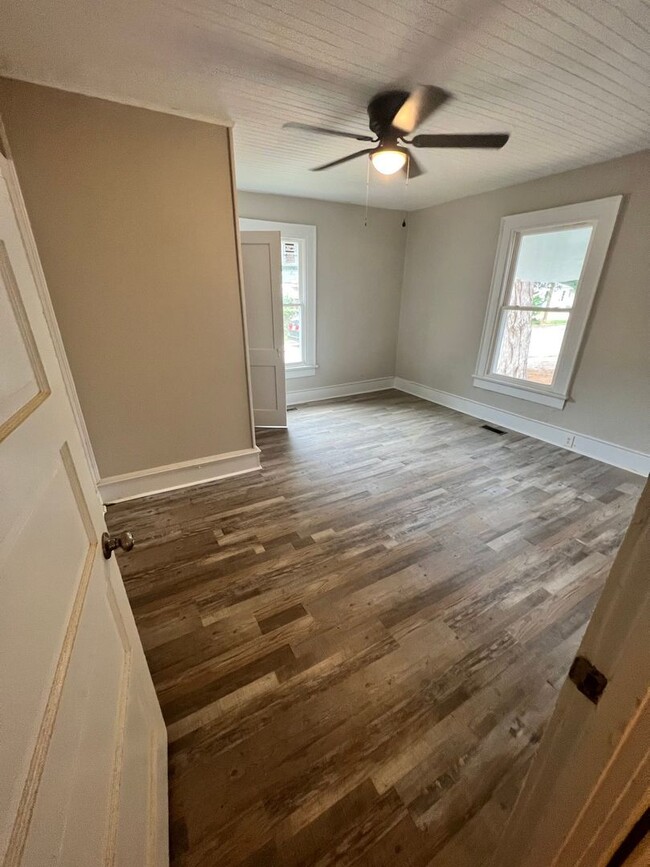 Building Photo - Spacious 4 Bedroom House in Wilson *MOVE I...