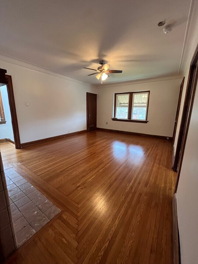 Hardwood floors Livingroom - 1035 Rutledge Ave