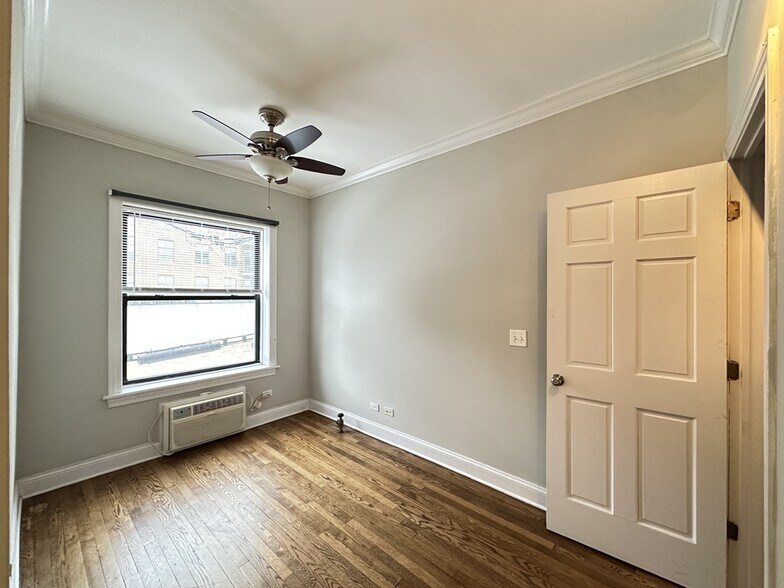 Building Photo - 736 W Addison St