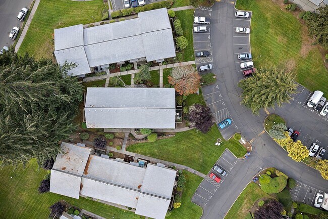 Building Photo - North Tacoma Condo Living | 2 Bed, 1.5 Bath End-Unit | Great Amenities!