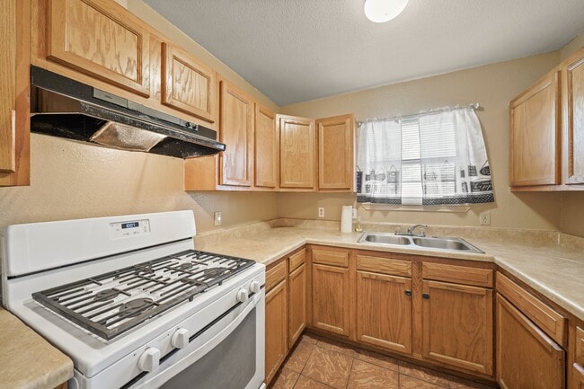 Building Photo - 4636 Mayflower St