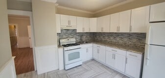 Building Photo - 641 Ferry St