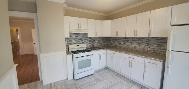 Building Photo - 641 Ferry St