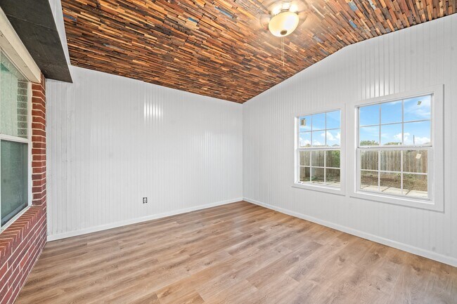Building Photo - 16530 Bristle Creek Dr