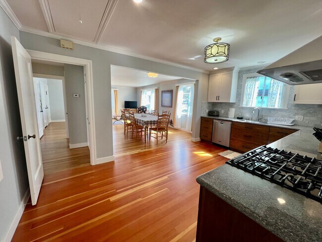Building Photo - Charming Furnished Home in PG available NOW!