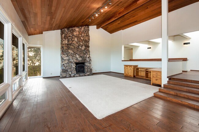 Building Photo - 4,000 SQ. FT. MESA HOME WITH OCEAN & HARBO...