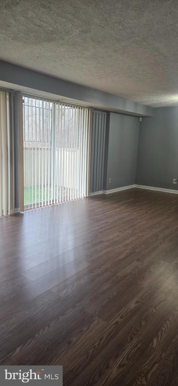 Building Photo - 96 Kenwood Dr