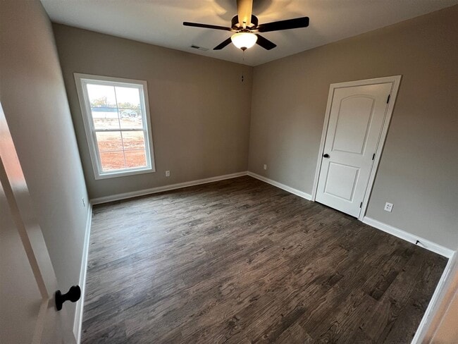 Building Photo - 1208 County House Ln