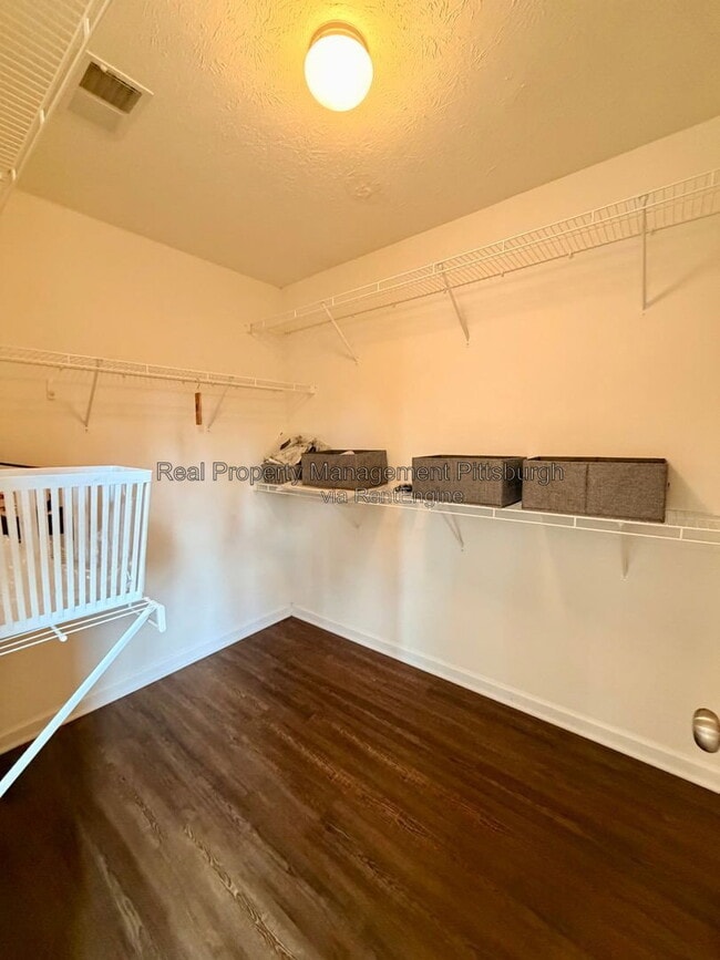 Building Photo - 242 Corey Dr