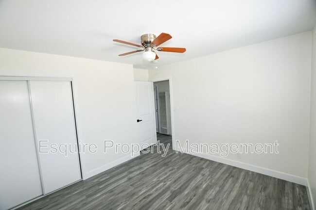Building Photo - 71 Raemere St