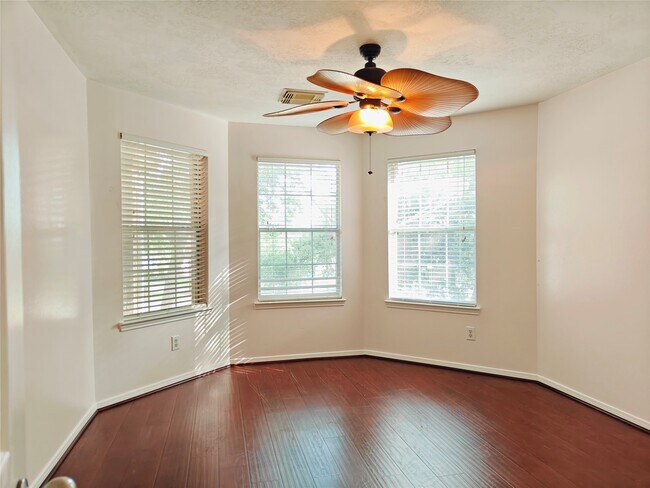 Building Photo - 26418 Creston Woods Dr
