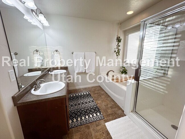 Building Photo - 1849 N Bountiful Wy