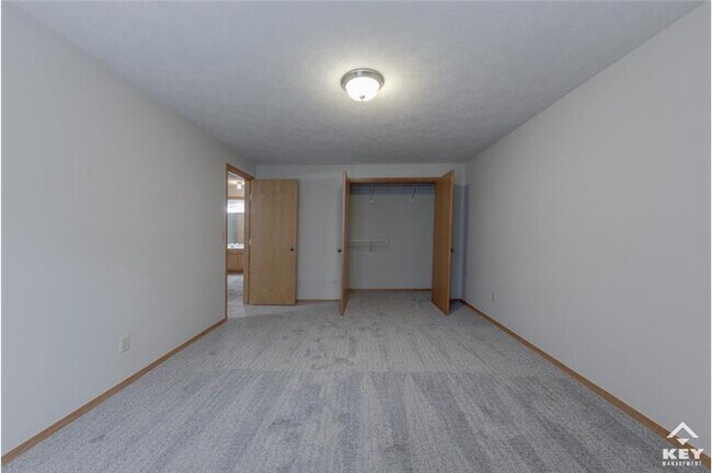 Building Photo - 565 N Bristol Ct