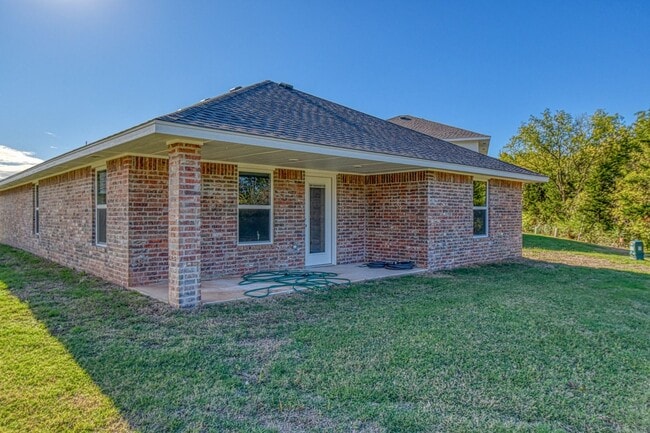Building Photo - Brand New Construction! Lawn care provided!