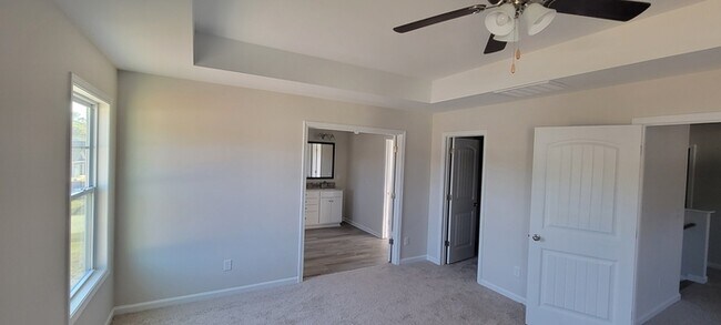 Building Photo - Brand new 5 bed room home in Chapin