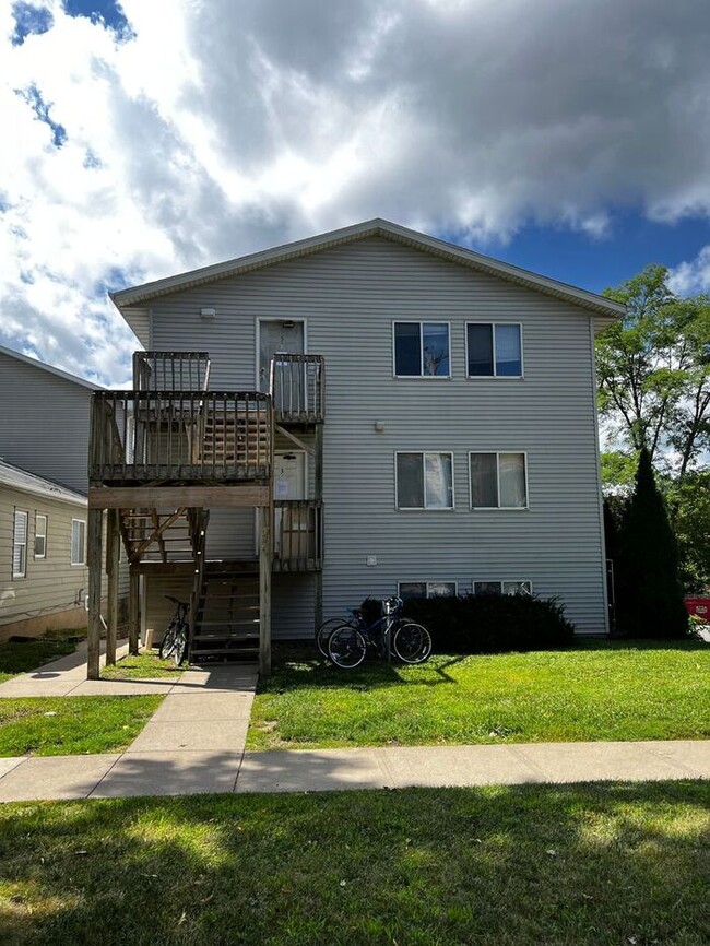 Primary Photo - $1,125 | 3 Bedroom, 1 Bathroom Apartment |...