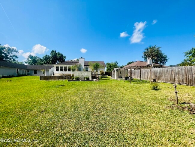 Building Photo - 8971 Rockpond Meadows Dr