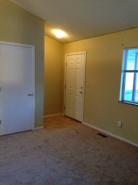Building Photo - 2204 S Del Norte Dr