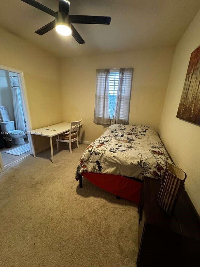 Building Photo - 2819 SE 1st Dr