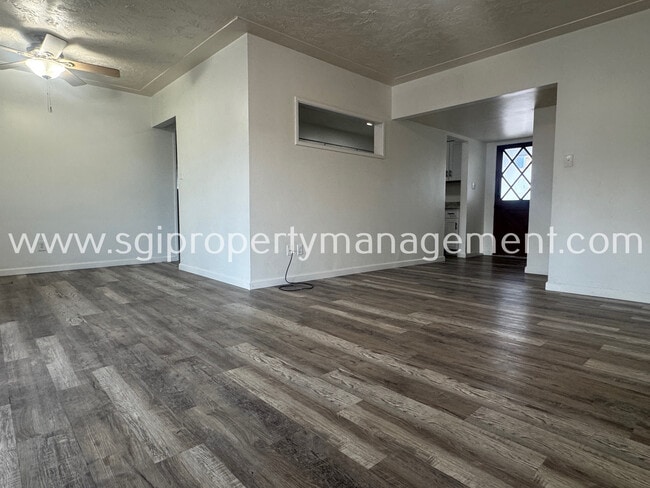 Building Photo - 2202 W Palmaire Ave