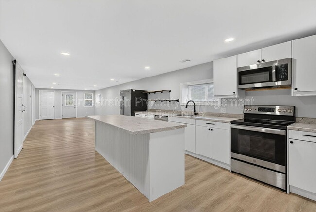 Building Photo - 1566 Sugar Grove Rd