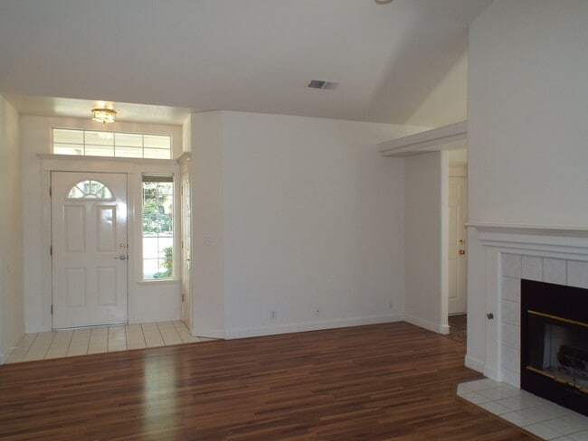 Building Photo - Gorgeous House in California Park Neighborhood!