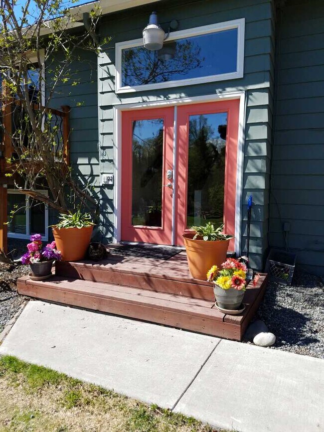 Building Photo - 342 E Dowling Rd