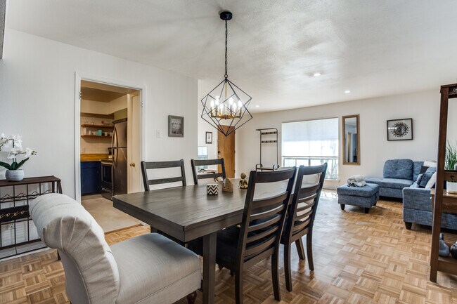Building Photo - 7855 Meadow Park Dr