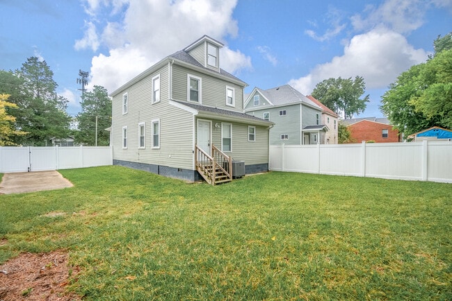 Building Photo - 846 W 41st St