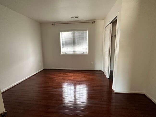 Building Photo - 110 Pangborne Ct