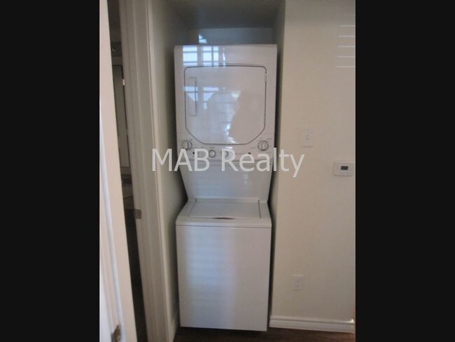 Building Photo - 9829 Walnut