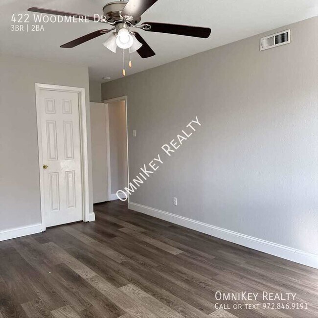 Building Photo - 422 Woodmere Dr