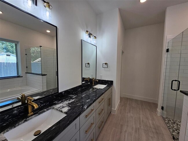 Building Photo - 25939 Lantern Ln