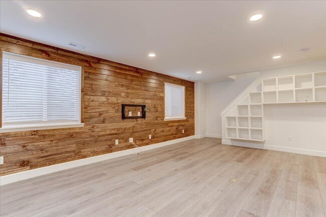 Building Photo - Stunning 5Bed/4Bath Home in the Heart of Erie