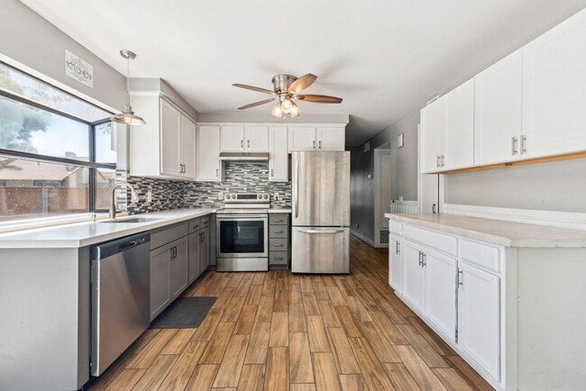 Primary Photo - Spacious 3 Bed 2 Bath Townhome in Villa Po...