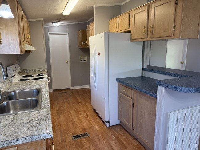 Building Photo - 7007 Glen Meadow Dr