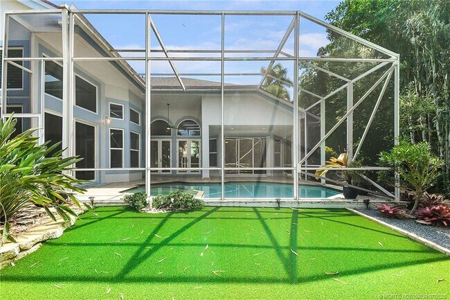 Building Photo - 158 S River Rd
