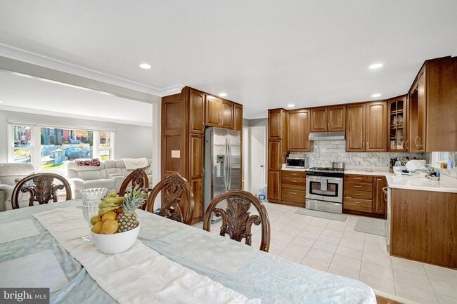 Building Photo - 6608 Spring Valley Dr