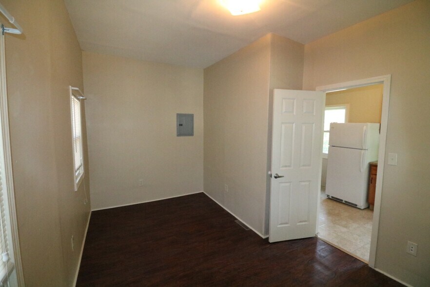 Building Photo - 1206 Bridge Ave