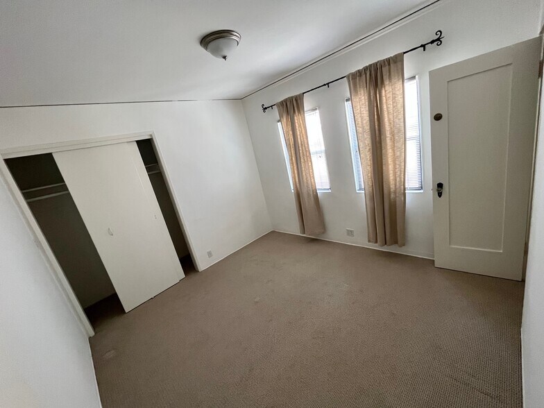 Bedroom & Large closet - 1617 California Ave