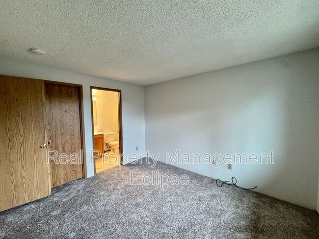 Building Photo - 13617 SE Fairwood Blvd