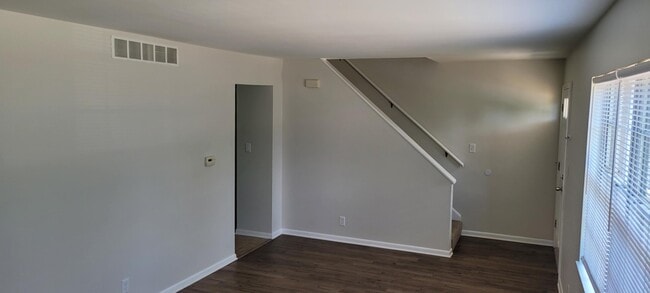 Building Photo - 405 Brewer Dr