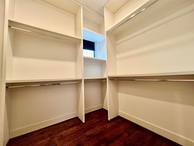Building Photo - 2322 Camden Dr
