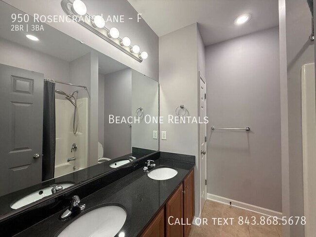 Building Photo - 950 Rosencrans Ln