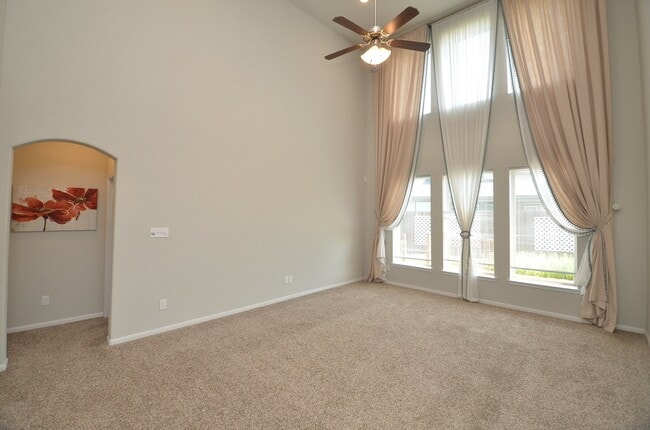 Building Photo - 18219 Gardens End Ln