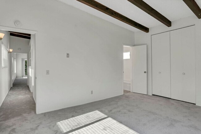 Building Photo - Rosemont St 325-327