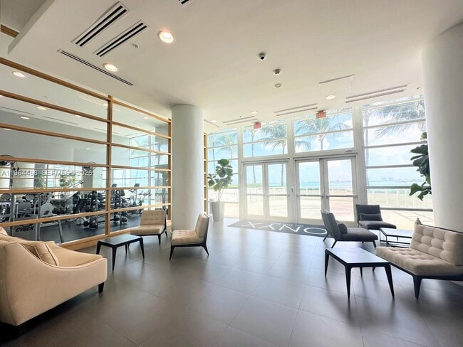 Building Photo - 665 NE 25th St