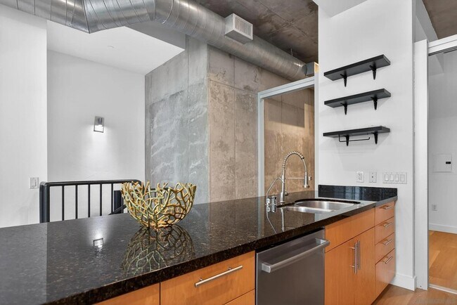 Building Photo - 1025 Island Ave