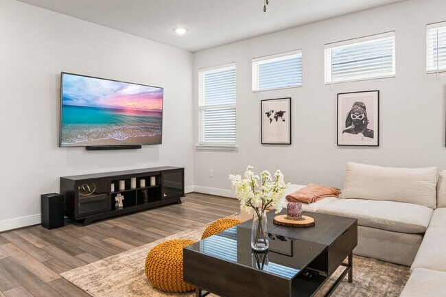 Building Photo - 16622 Daylight Ln