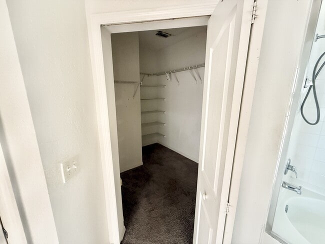 Building Photo - 6131 Metrowest Blvd